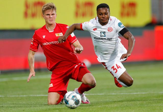 队在对阵匈 队在对阵匈